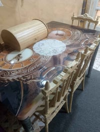 ميز طعام • ٣ كراسي • قابل تفاوض