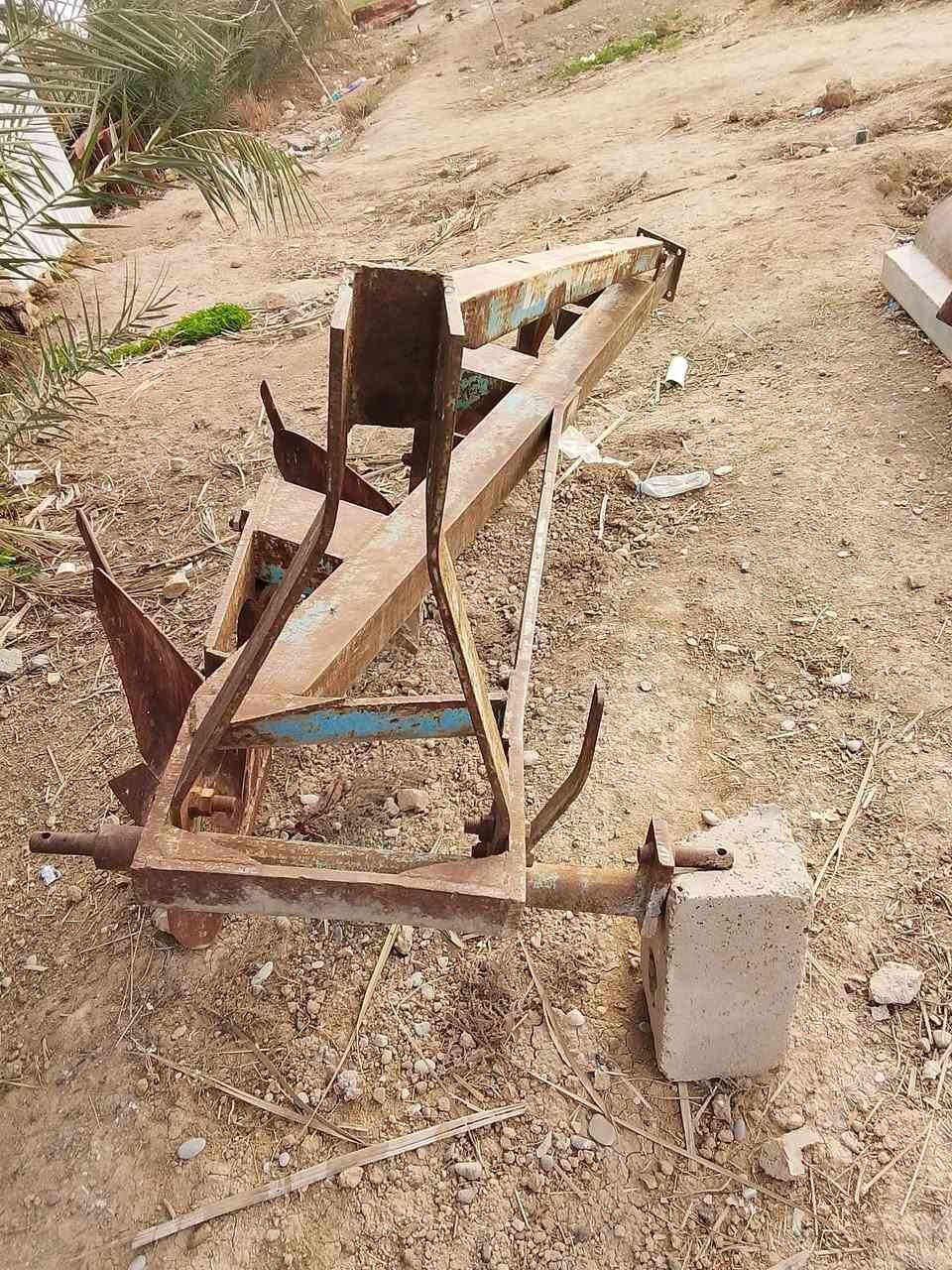 سلام عليكم عندي مكينه عنتر 80وراه فدان معدلان ***********
