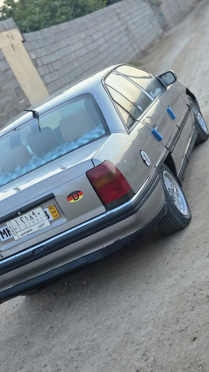 يالله اوبل اوميكا للبيع موديل 93 محرك 2000 #بلادي سنويه مجدده صبغ عام جماليه فقط كفاله من الضربه  والخويس كير #اوتوماتيك شرط تحويل مباشر سياره جاهزه من كلشي مكاني رمادي #للاستفسار *********** مكلف بنشر.           #السعر36 مجال بصيط
