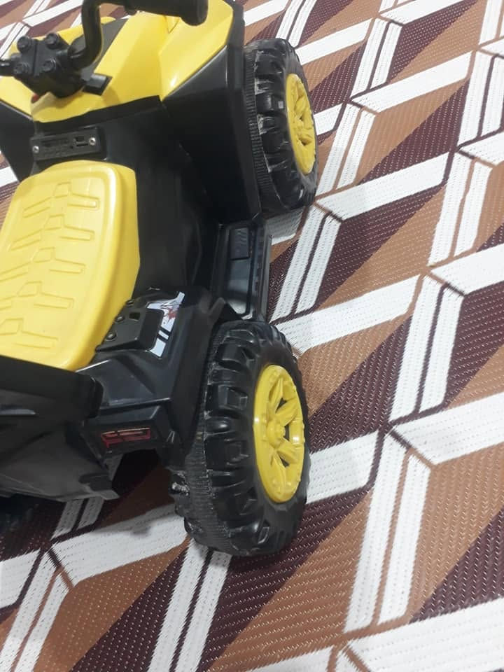 سياره للبيع جديده استخدام 10ايام عوزه باتري ولسعر 50بيهه مجال الشراي يجي خاص او عل رقم واتساب ***********
