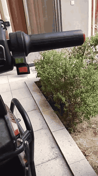 سلام عليكم عندي دراجه شحن سكنس موديل 2025 ملف 3800w ماشيه 35كيومتر بس عقل عطل بسبب من اجيت من شغل ما خليتها ترتاح كبل شحنتها لذلك خرب ال عقل بس هيه دراجه جديده من كل نواحي من الكهربائيات جديدة من كل شي جديده هذا رقم الهاتف واتساب *********** سعر 700الف سكن بغداد الدورة حي الصحة
