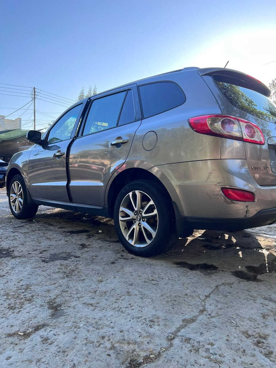 سنتافيا موديل 2012محرك 6vسعر119
فول عدا بصمه سونار مرفق مع الصور 
وارد امريكي سياره جاهزه عده تايرتها مو هلكد
عنوان بغداد حي العلام 
سياره عليها سيرفز كامل سيارة جهازة من كل النواحي 
رقم صاحب سيارة ***********
