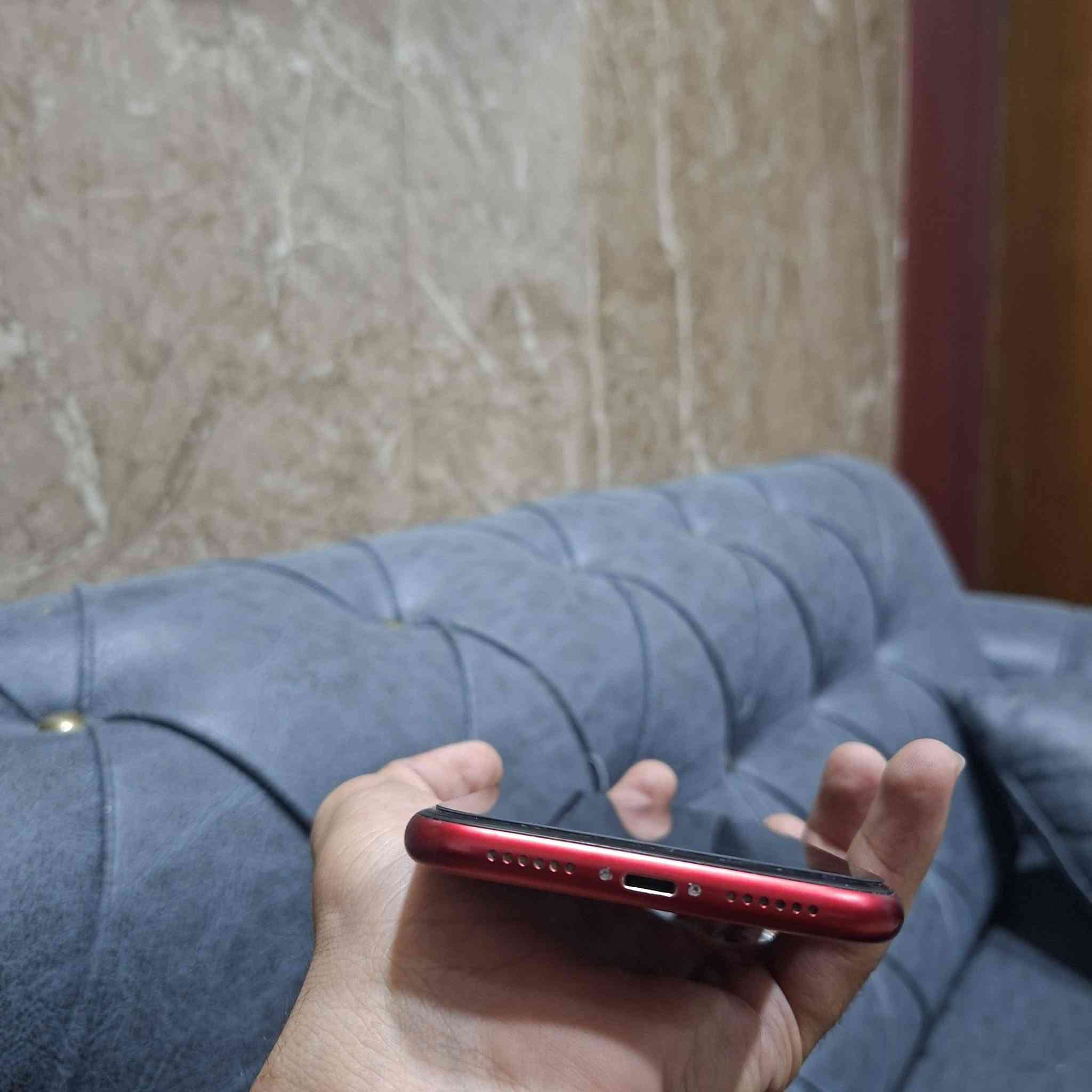 IPhone 11
ايفون ١١ عادي 
بطارية ٧٦ حقيقية (لا مرفوع ولا مبدل )
الجهاز كلشي بي اصلي 
ما مبدل بي اي شي 
لا ايكلود ولا مال بوكة ولا شي 
فرمت حدث كلشي ما بي 
كامرات اتصال برامج كلشي شغال 
سعره 250 الف 
العنوان :- بغداد الشعب سوق شلال مقابل ركن الخظراء 
مكتب محمد منير 
تواصل على الواتساب او الهاتف حصرا ***********
