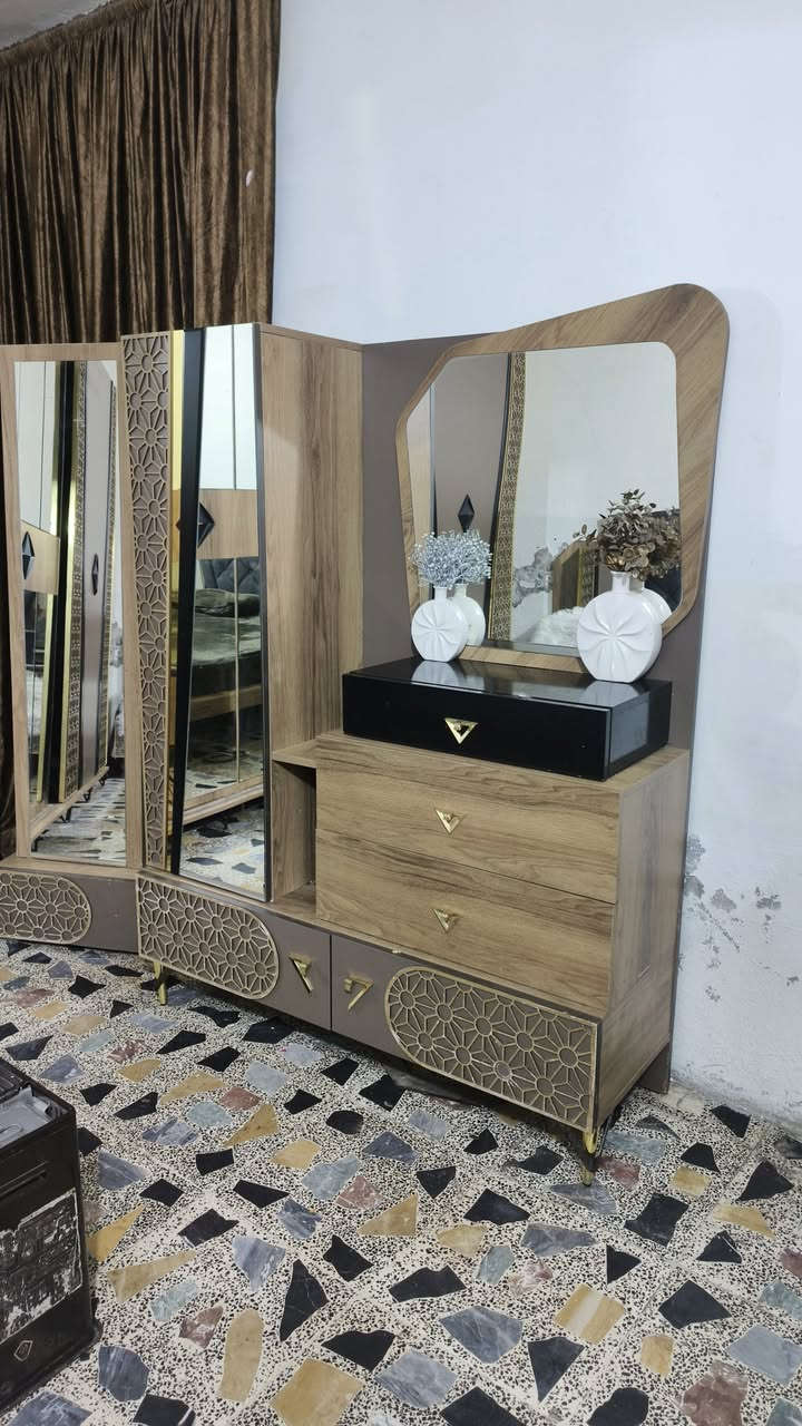 غرفه تركيا  9 قطع نضافه عاليه حيل من هاي القويه مو السوكيه ماخذينها غاليه نريدها ب  650  بيها مجال بغداد البلديات الصحفيين  ***********
