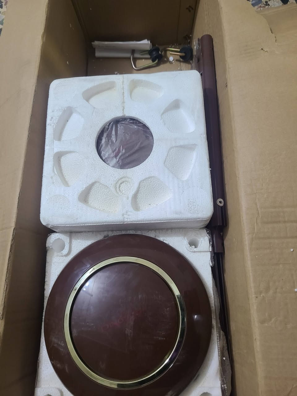 السلام عليكم
ثلاجه
 هيتاشي ياباني نضيفه مابيها خلل ب٧٥٠ وبيها مجال
ومجمده بيكو اخت جديده هم مابيها كلشي
ب٤٠٠ وبيها مجال 

بنكات جدد ممفتوحات 
بالباكيت الوحده على ٣٠ 

بضهر الجوازات مال صليخ 
راسلني فيس او اتصل على هذا رقم 
‎0776 408 4313
