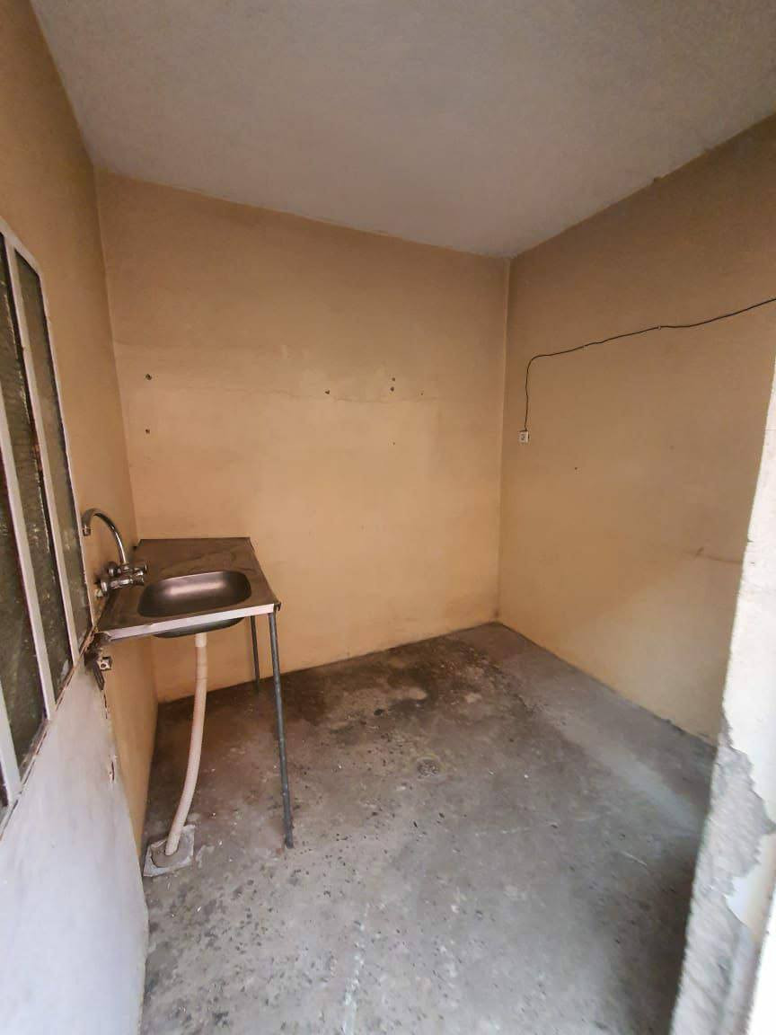 بيت للايجار مساحة 90 متر مرتب للاستفسار *********** غرفتين نوم ومطبخ وحمام
