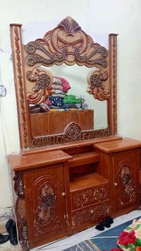 ميز ابو المرايه • للبيع • قابلة تفاوض