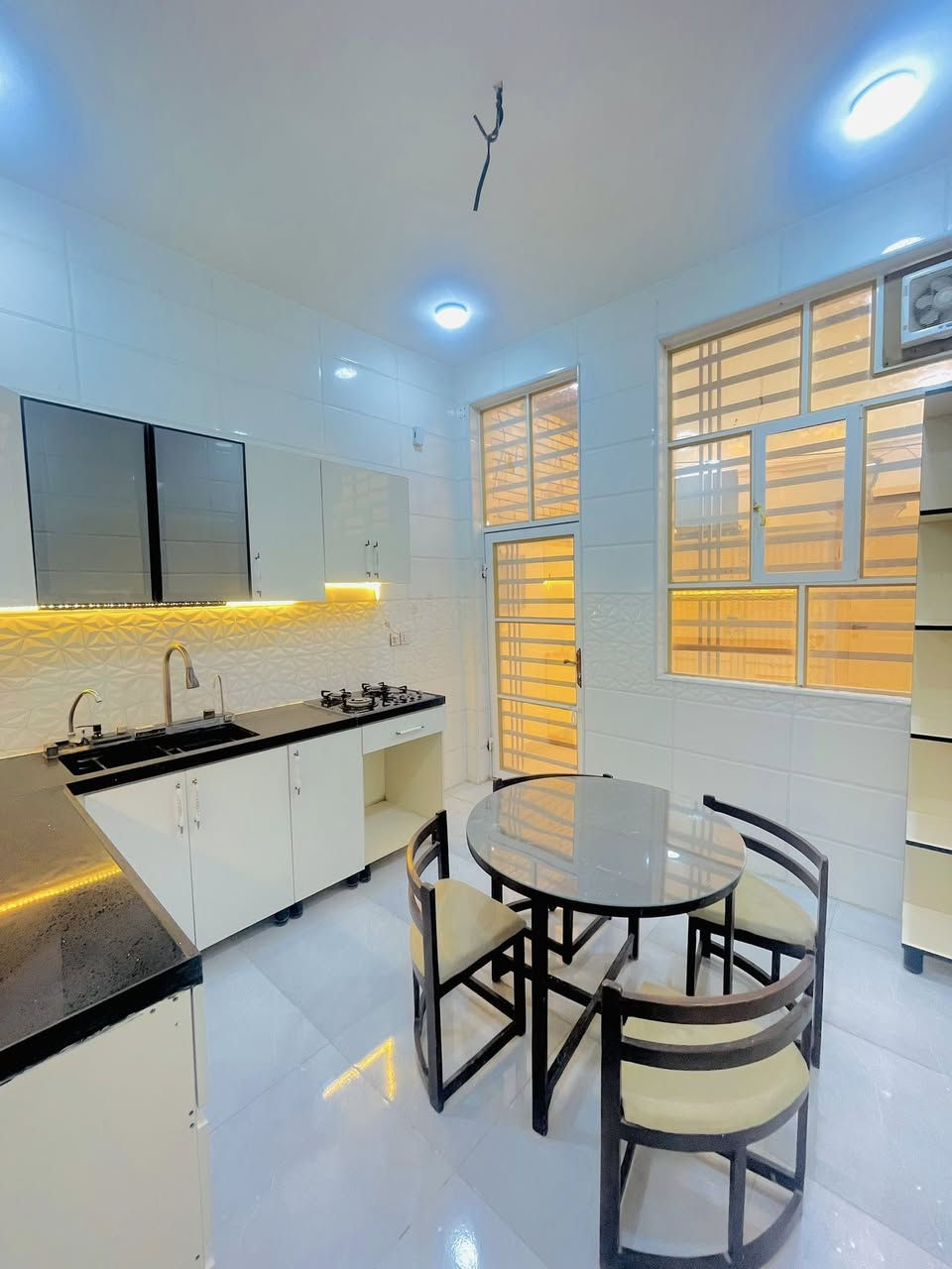 سلام 🙋‍♂️
#دار_مساحه_130 _م مربعه

مؤثث ويباع مع الأثاث 
السطح مطبك شتايكر 
المشتري يجيب غراضه ويكعد جاهز 

طابو زراعي سند ٢٥ صرف

النجف #ملحق ميسان خلف سكله الكرعاوي 
السعر  رد تلقائي
بناء ممتاز 
بناء ممتاز 

درجه اولى ) 
 ***********
