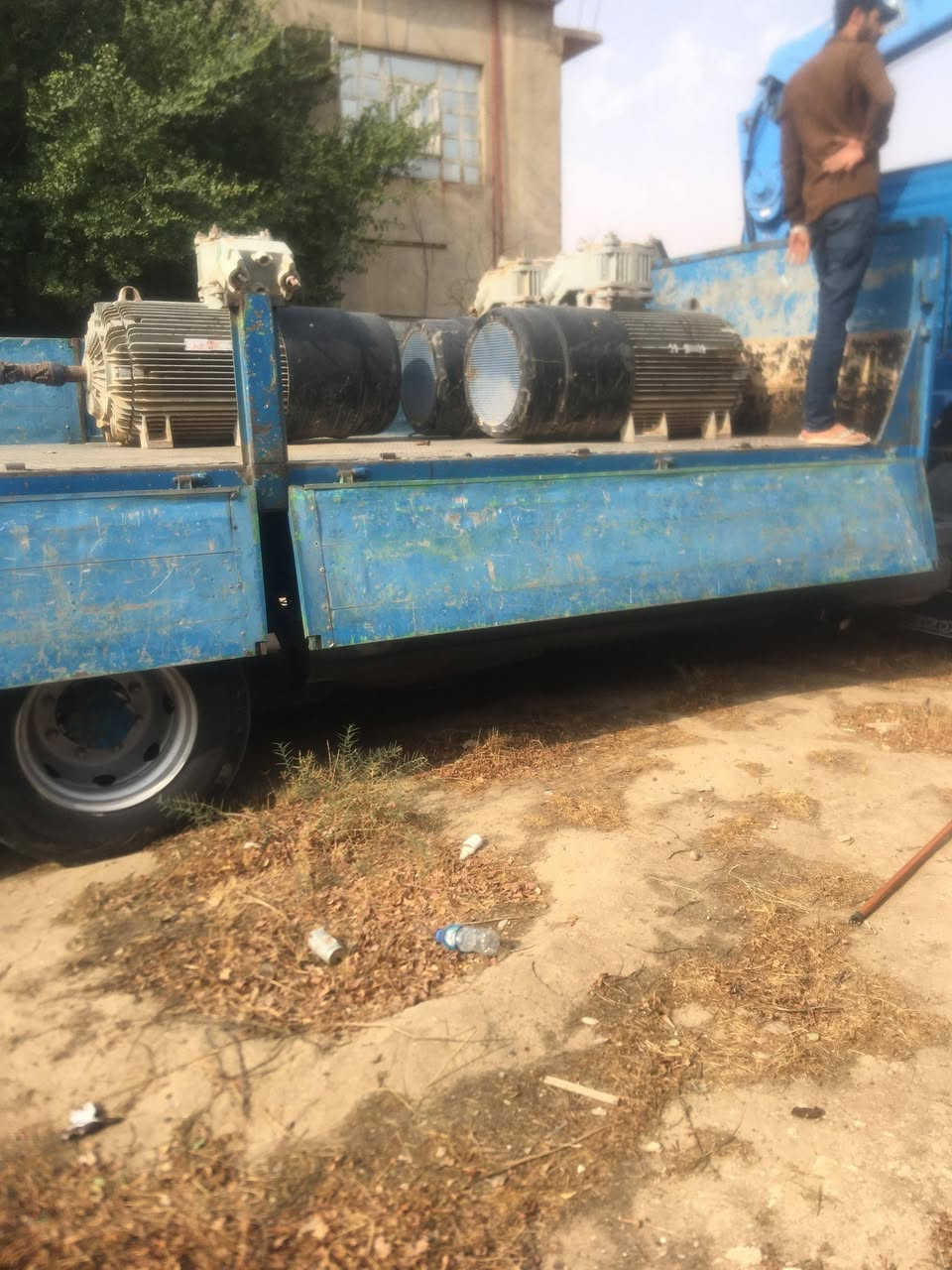 السلام عليكم كروب شنايدر ساحبت مياه عالية الظغط  175 حصان
6.6 KV
 المكان صلاح الدين الشرقاط
***********
