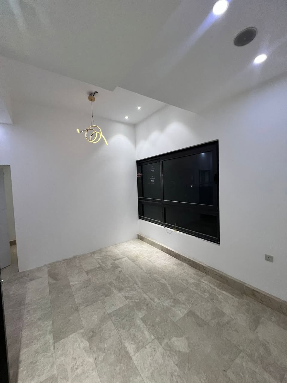 للايجار في السيديه
شقه طابق اول درجه اولى 

تحتوي ع صاله مفتوحه ع مطبخ وغرفه نوم وخدمات 

تصلح تجاري او سكني ( عائله صغيره)

ب700 الف مع مجال بسيط 

الموقع الضباط قرب التجاري

للاستفسار اكثر الاتصال على الارقام التاليه ؛.

***********

***********

او زياره موقع الشركة 📍

السيدية الضباط مجاور افران الزيتون 2 

#شركه_الاعمار_الهندسي_للاستثمار_والتطوير_العقاري.#
