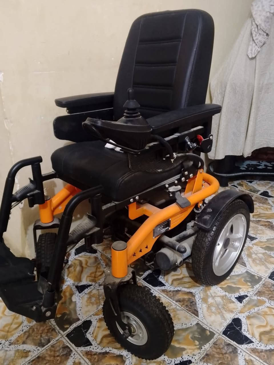السلام عليكم عربانه شحن اللبيع سعره 500 وبيه مجال مابيه شي نضيفه مكان النجف ***********هاذه رقمي اللستفسار
