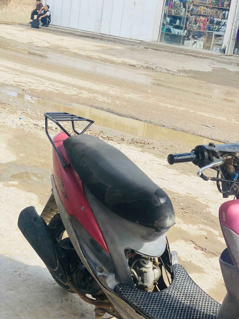 اسلام عليكم دراجة منغولي للبيع الدراجة ما مفتوحة والمكينة نضيفة وناعمة كفرات اصلي مختم ختم واحد الدراجة نقصهة بس شوتة والباقي موجود / السعر خاص مفتوح ورقم ‏‪0776 582 4869‬‏
