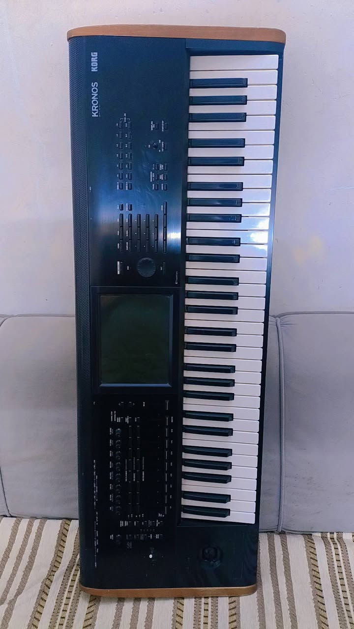 سلام عليكم اورك كرونس 2 نظيف كله شغال مابيه اي شكال للبيع مع برنامج حلو سعرة 25ورقة مكاني بغداد للتواصل فيس وواتساب  على رقم ***********
