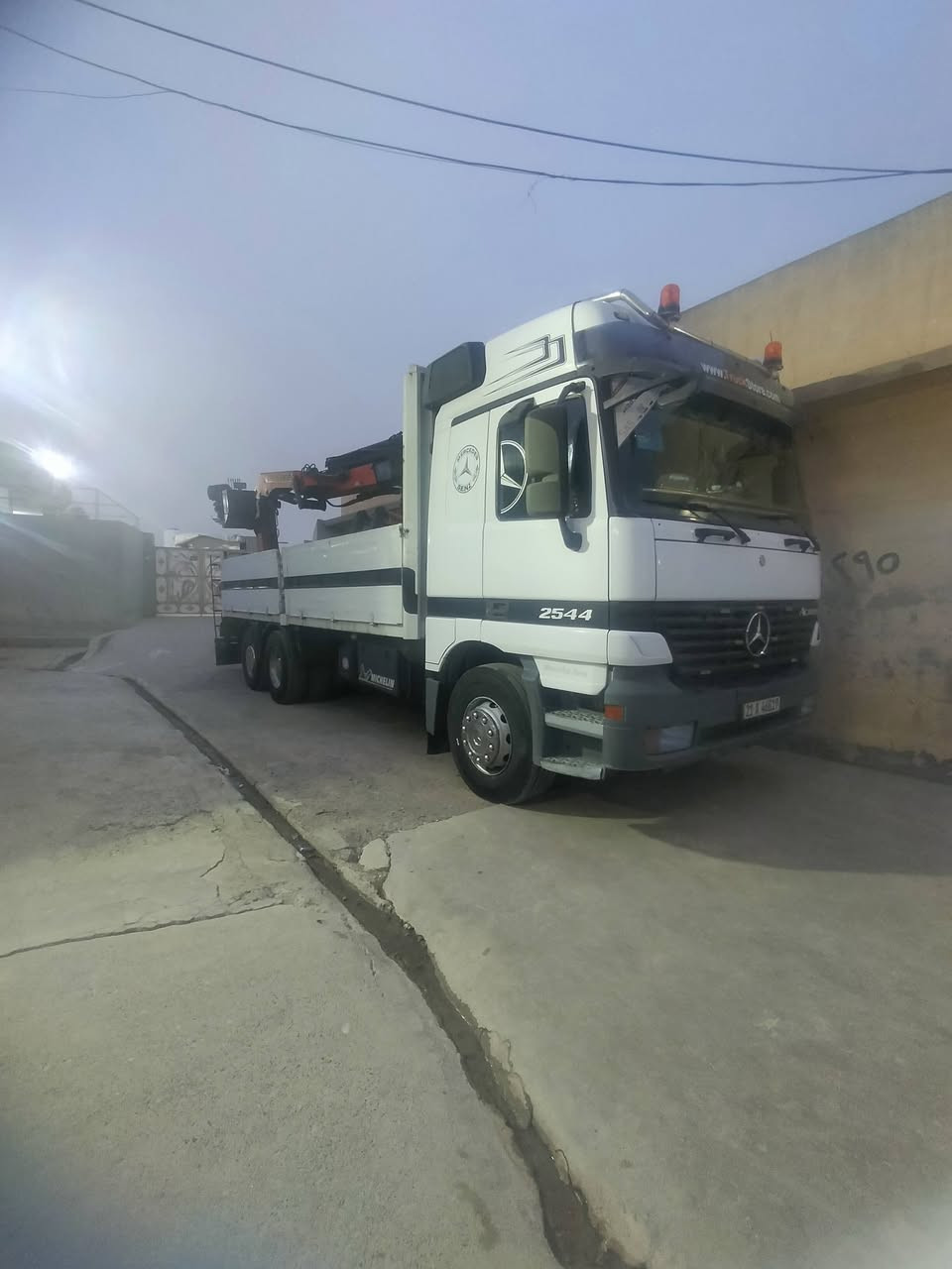 للبيع سيارة موديل2001 سنويا جديد لغاية 2030
 كرين بافنكر حجم 20 اربعه سلايت سعر 450
بي مجال رقم هاتف صاحب سيارة 
***********
