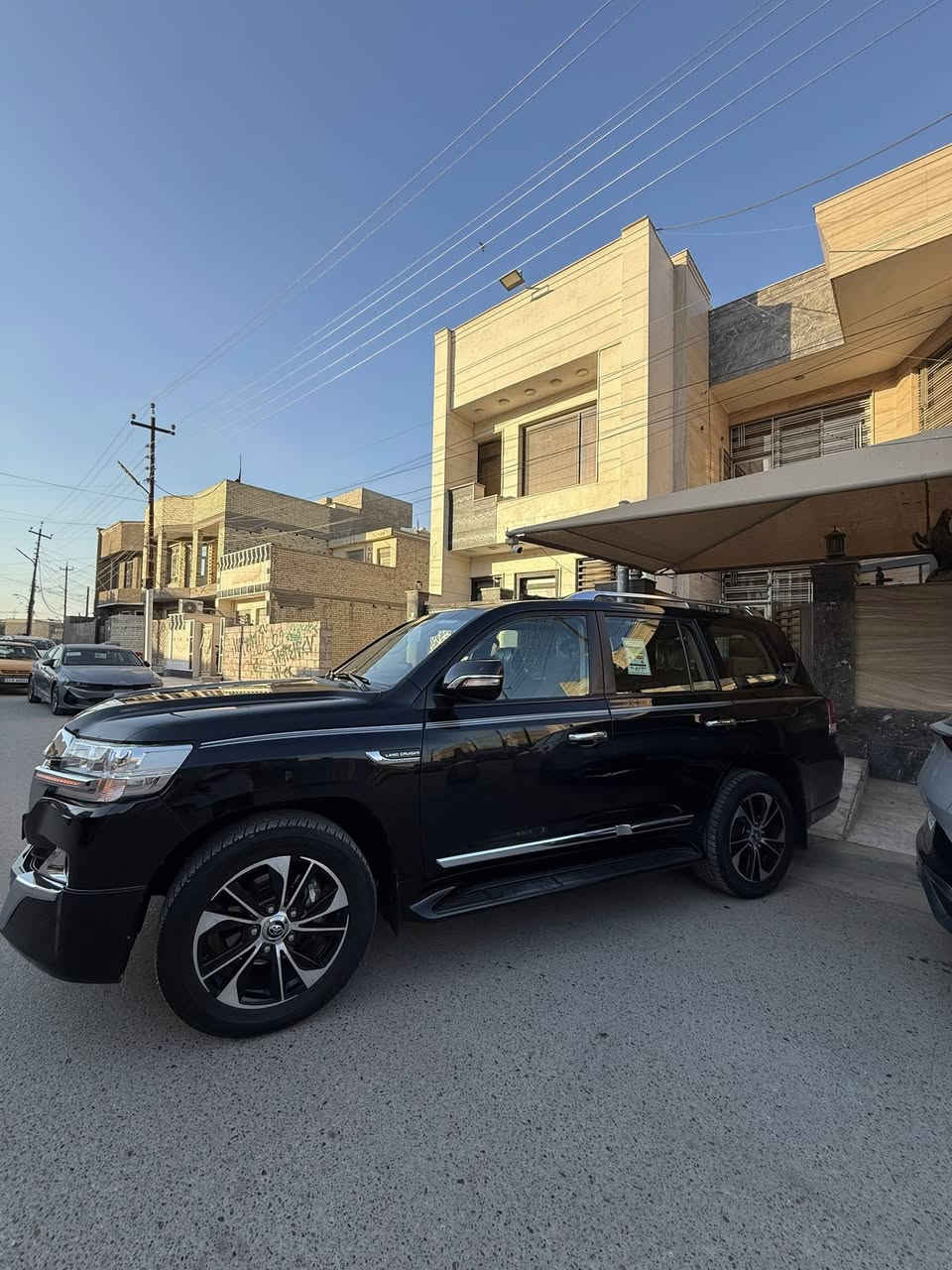 السلام عليكم 
لاندكروز   
موديل 2020 
بحريني. داخل. قرميدي

٦ سلندر. 

كشنات ٢ كهربا  
كشنات. جلد. قرميدي 

زراك. مازادت 

دبل ماوس 

السيارة مكفولة من كل شي. من بارد. صيغ. ورصعات 

سيارة. حصرا. بسمي. سنوية. تحويل   ثاني. يوم 
سنوية هزة. كل جديدة. 

مكان. السيارة. بغداد الكرادة. بارك السعدون. 

السعر. 500 $  بية مجال. 

***********
