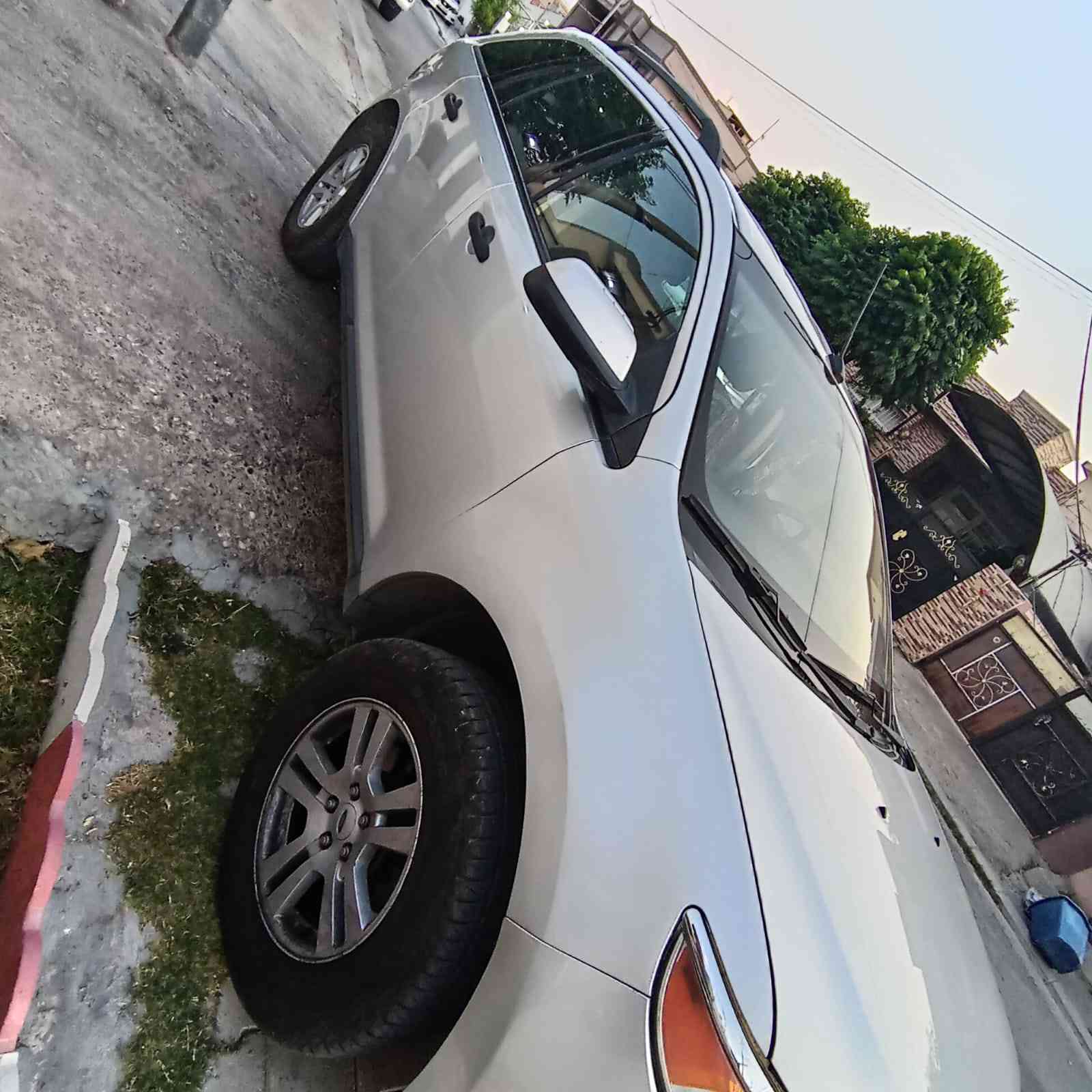 فۆرد ئیدج ٢٠١٣ نیو پارچە دەرگای سایەق مواسەفات se گیر و مەکینە و کارەبایی بەشەرت سەیارەکی توند و تۆلە. 

رەقەم مۆبایل:*********** أربيل, العراق
