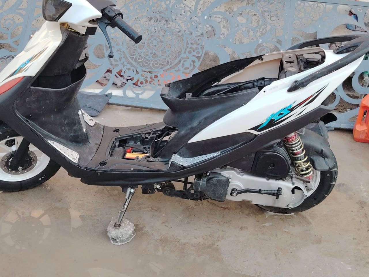 سلام عليكم
للبيع دراجه ماكس عدله 
 بوشه 49 بلادي ما مفتوحه 
وياله نجميه دبل خلفي رياضي  دراجه مكفوله كفاله عامه 
سعر 500 وبيه مجال 
رقم *********** 
غير متواجد خاص واتساب مفتوح

