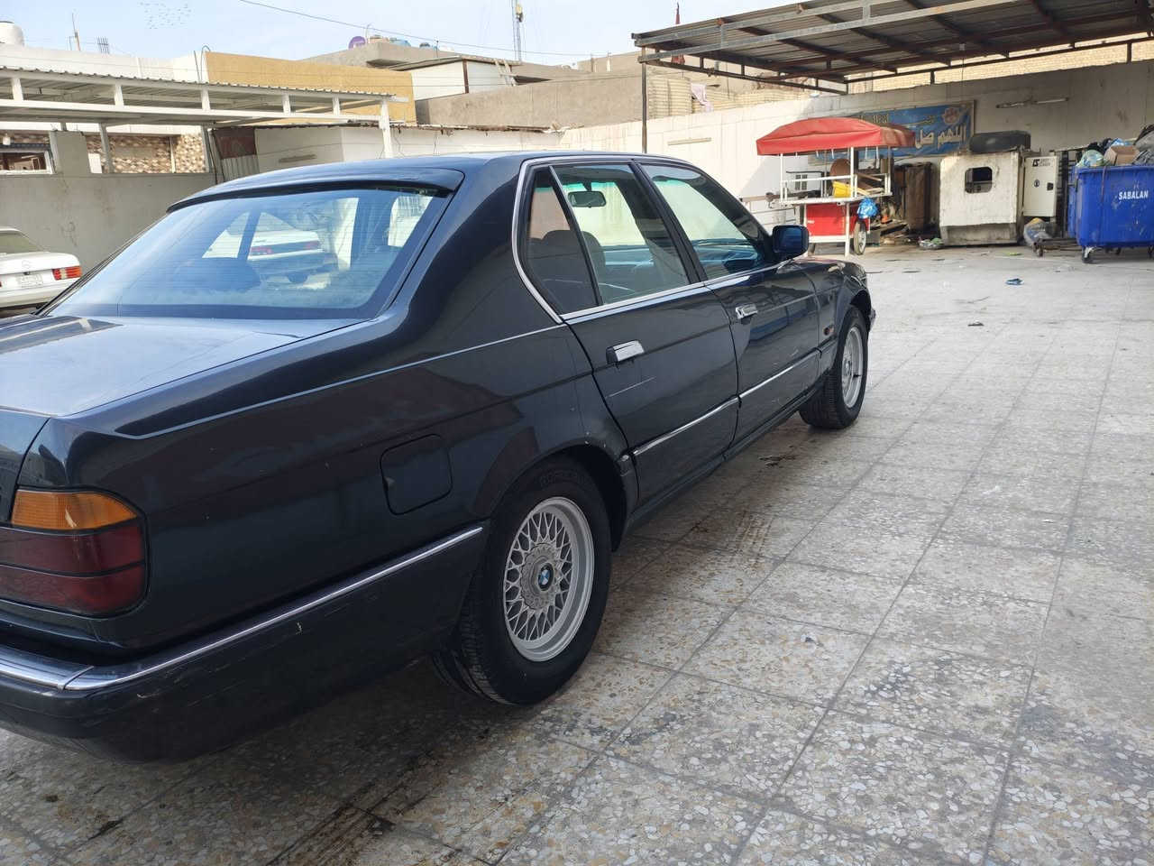 سلام عليكم bmw 735 موديل 93 رقم بغداد باسمي سنويه جديده سياره مكفوله ضربه وتبديل مكينه وكير جديده حداديه تخم تأير جديد تبريد شغال سياره جاهزه السعر 40 مكان السياره بغداد حي النصر  ***********
