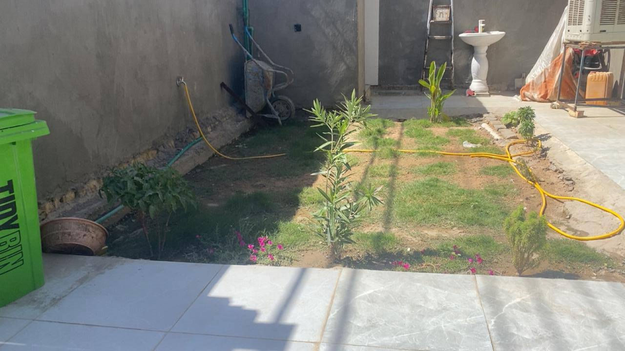 سلام عليكم ورحمة الله 
♕دار مساحة ٢٠٠ متر بناء حديث. 
♕يحتوي ع غرف عدد ٢ مطبخ صاله استقبال حديقه حمام داخلي وخارجي ومخزن. 
♕بناء ممتاز صب اساس وسقف ارضيه بورسلين وسيراميك جداري.. 
♕نجف عمود ١٥٥ جهة ياعلي. شارع تبليط ١٢ متر ماء اساله كهرباء وطني ومولد وسوق شعبي نركز صحي ومدارس وخطوط كيات كلهه متوفره. 
♕طابو زراعي قرار٢٥ مشمول بالتطويب لقرار ٣٢٠.
♕سعره ٥٠ مليون ومجال بسيط سعره كلش مناسب. 
للتواصل خاص الصفحه 
او الاتصال *********** وبيه واتساب النجف, العراق
