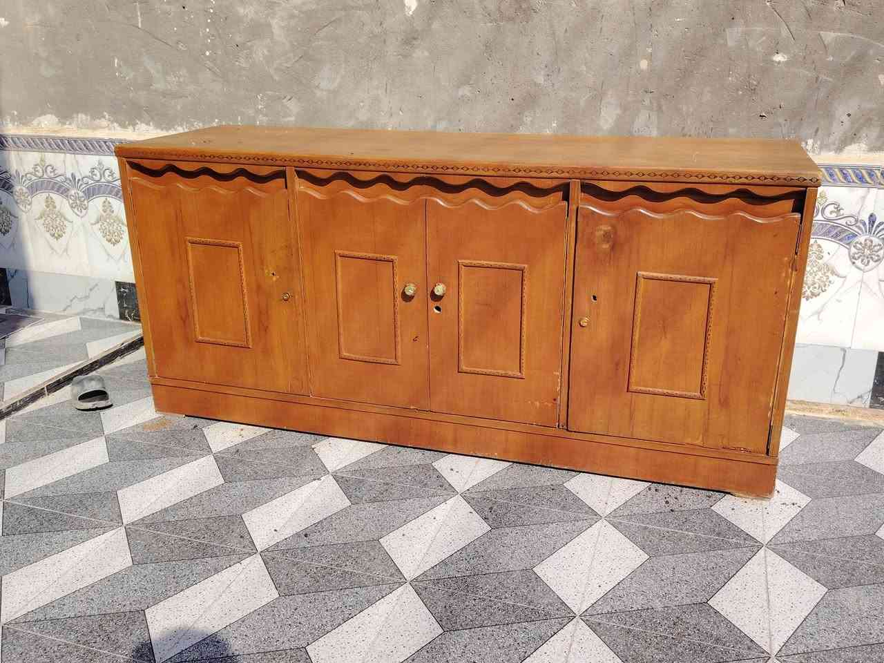 السلام عليكم بوفيه للبيع السعر 75 وبيها مجال
(***********)
