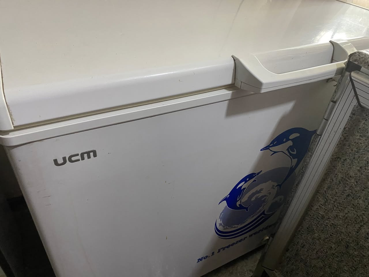 السلام عليكم
مجمدة  ucm نضيفة كلش لا داخلة صيانة ولا تصليح ولا اي شي والفيديو امامك رايدها ب350 وبيها مجال بسيط انشالله رقمي ***********
