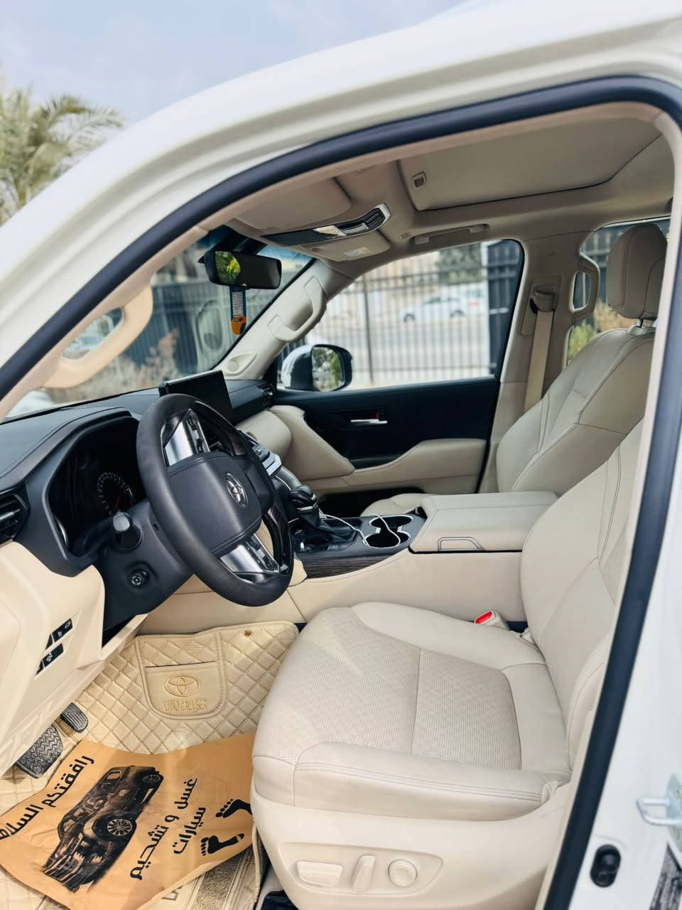 لاندكروز موديل 2024 مكفوله كفاله VX ساز باب اول ماشيه 62 الف كيلو فول موصفات كامره حساسات كراسي كهرباء خزن ميموري كراسي تتفئه تبريد بيهه هويه مواصفات بعد السعر 75000 $الف دولار  رقم بغداد مكان السياره بغداد الكرخ حي العامل الاتصال على الرقم ***********
