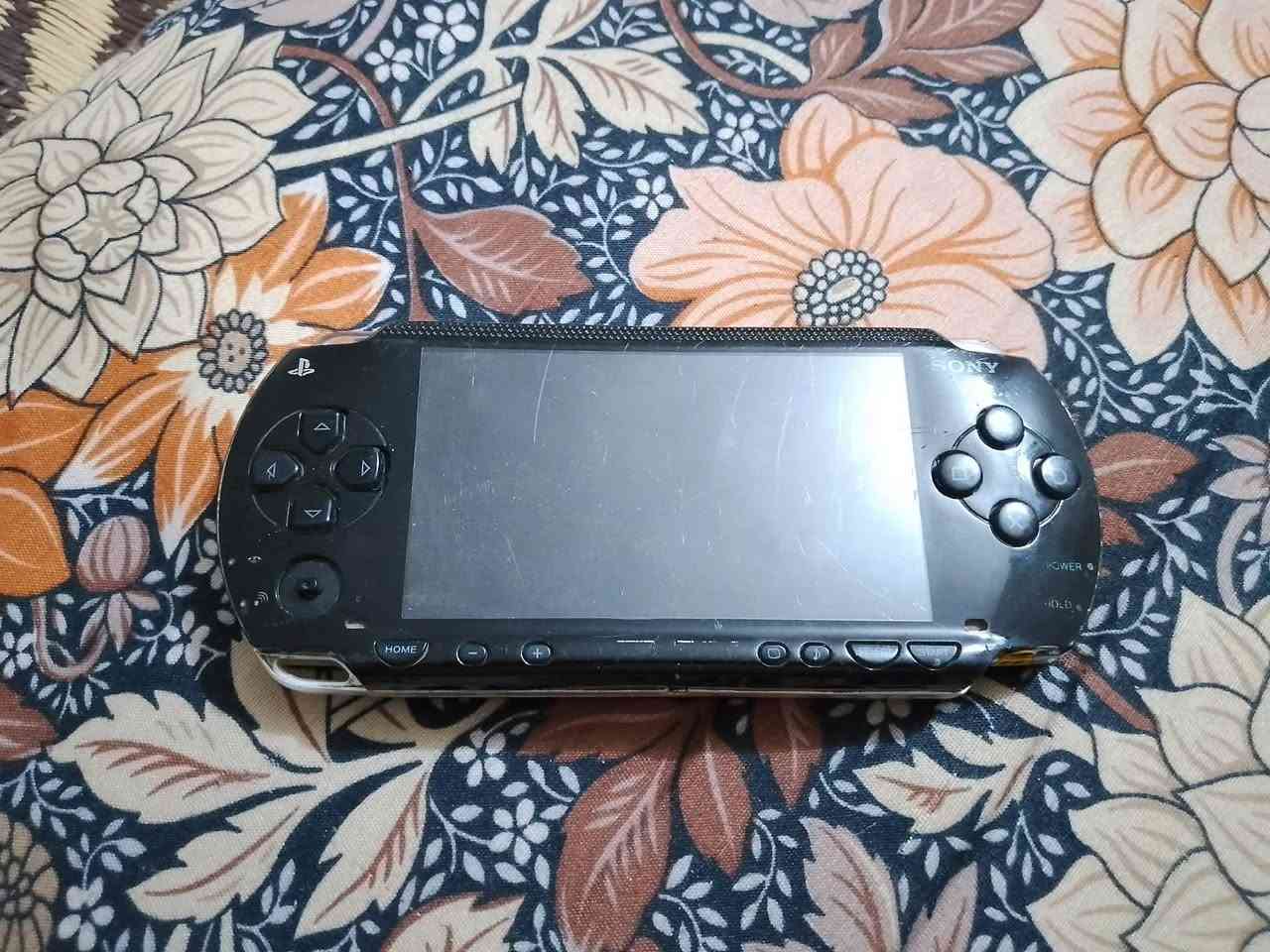جهاز psp 1004
مكاني مدينة الصدر 
السعر 30 الف شغال شاشه عاطل
رقمي ***********
