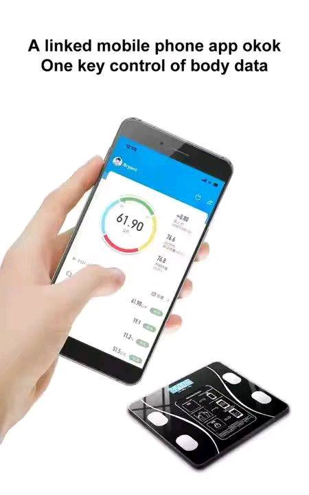 ميزان وزن ذكي إلكتروني مصمم ليوفر لك تجربة دقيقة وعملية في متابعة صحتك ولياقتك البدنية. يتميز بسطح زجاجي أنيق وعصري مصنوع من زجاج مقوّى عالي الجودة، مع شاشة رقمية واضحة وسهلة القراءة تعرض النتائج بدقة. يعتمد الميزان على حساسات قياس متطورة تُمكّنه من قياس وزن الجسم ونسبة الدهون ومؤشرات جسمية أخرى بدقة عالية، مما يساعدك على مراقبة تطور حالتك الصحية بشكل مستمر. يدعم الميزان الاتصال بجميع الأجهزة الذكية من خلال تقنية البلوتوث، حيث يمكن ربطه بسهولة بتطبيق مخصص يعرض البيانات ويخزنها ويحللها بطريقة منظمة وواضحة. يتحمل الميزان وزنًا يصل إلى 180 كغم، مما يجعله مناسبًا لمختلف المستخدمين. يتميز بسهولة الاستخدام، ودقة النتائج، وتصميمه العملي الذي يناسب الاستخدام المنزلي اليومي، ليكون خيارًا مثاليًا لكل من يهتم بصحته ويتابع وزنه ونمط حياته بشكل ذكي وحديث.