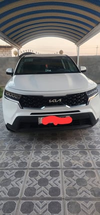 سورنتو ٢٠٢٢ امريكي  ٢٥٠٠ ٧راكب  مكفولة ما عدا ضرر بسيط في قبق جنطة وكم...