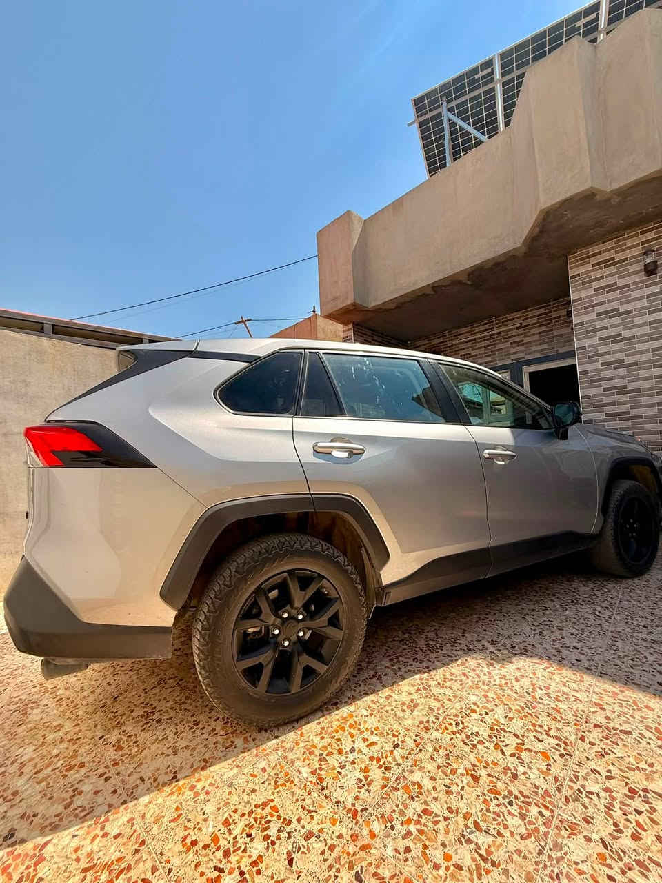 السلام عليكم 
للبيع راف فور RAV4 
موديل 2022 اللون سلفر 
مواصفات LE المعروفة 
السيارة ماشية (54mi)
رقمها سليمانية الجديد 
اربع تايرات جديدة 
رادار امامي - تحديد مسار - أوتو هولد - سايد بريك كهربائي 
النوافذ فتح وغلق أوتو - لايت LED -تحكمات ستيرن 
و بعد مواصفات كثيرة 

الضرر : هلال الجامرلغ الامامي السكن بي معجون + صبغ 

و باقي السيارة كفالة عامة من الضرر و الصبغ و المعجون 

عنوان السيارة كركوك -طريق الدبس - قرية باجوان 

للاستفسار اكثر الاتصال على الرقم الموجود 

           ***********
