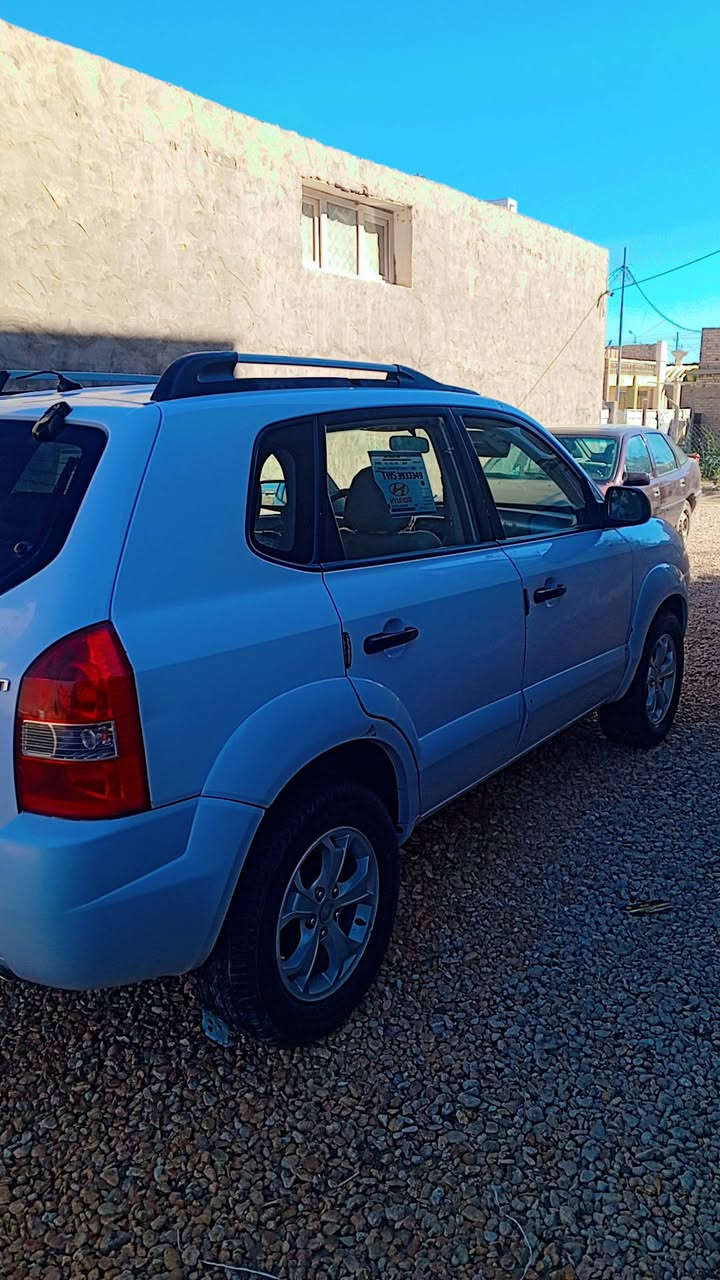 السلام عليكم توسان خليجي 2009 للبيع فقط رقم بغداد انكليزي باسمي محرك 2000 تخم تايرفتحة صقف تبريد ثلج السعر 115$ بيها مجال العنوان بابل الكفل للتواصل ***********
