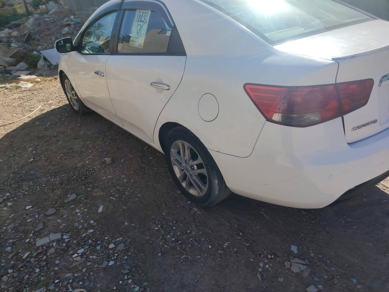 كيه سيراتو للبيع ٢٠١٢ رقم بغداد كير محرك حداديه كهربائيات تبريد كفاله بيه طخه بل جاملغ الأمامي وبيه شخوط قليله عليه غرامات ٩٠٠ ينزلن من سعره السعر ٧٩ ورقه السيارة ب كربلاء رقم الهاتف ***********
