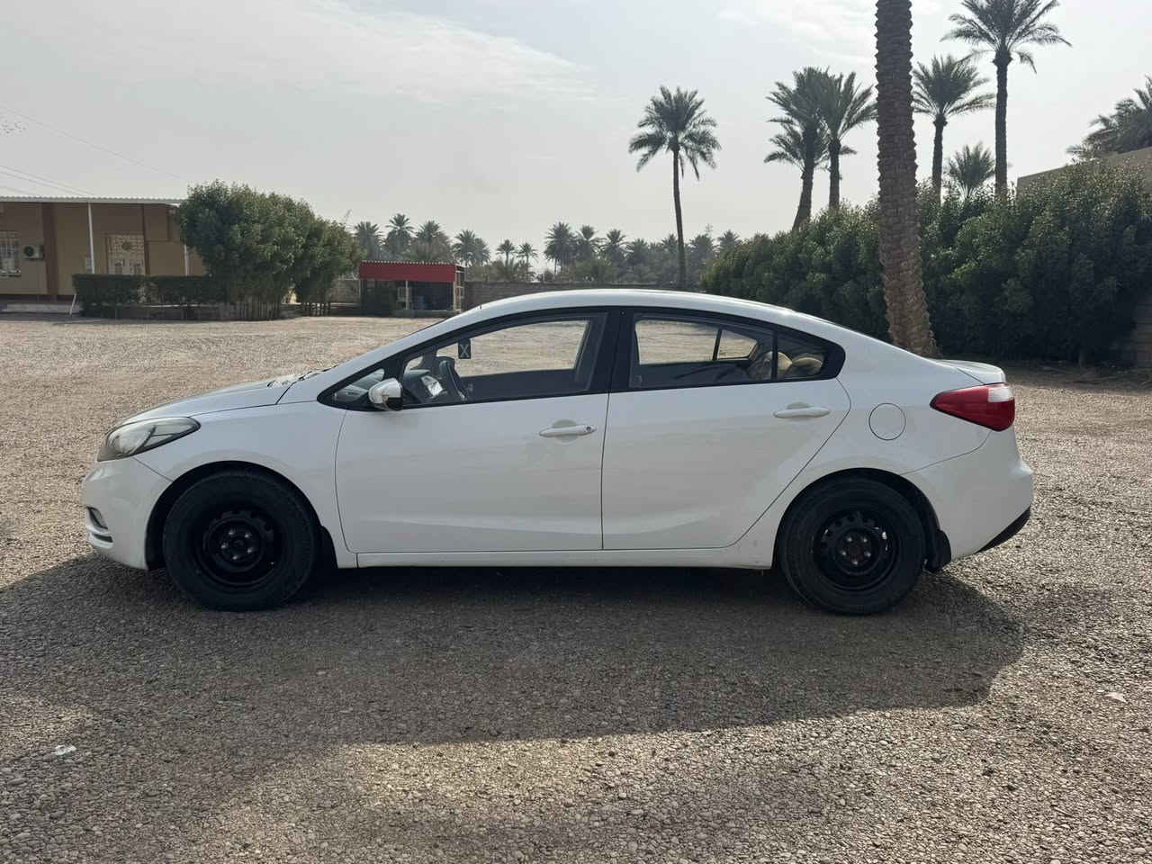 السلام عليكم كيا سيراتو خليجي موديل 2013شكل 15
محرك 1600دوش بشرط 
مكينه كير كله بشرط 
ماشيه 120حقيقي حت الجرس شغال 
السياره بيه قطعه وحده صبغ الباقي كله مكفول 
رقم سليمانيه شرط التحويل 
حداديه صدر جاهزه اي نقص مابيه 
مواصفات
شاشه 
كأمره 
تحكم سترين 
داخل اسود 
العنوان بغداد 
الشراي يتصل ***********
السعر 116بيهً مجال
