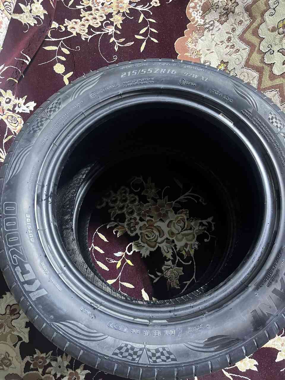 سلام عليكم زوج تايرات مال جنون ملكه مستخدم بس جديد  ياباني نضيفف كلش كلش قياسهن 215/55/16 عنوان بصره تنومه سعرهن 60وبيهن مجال ***********
