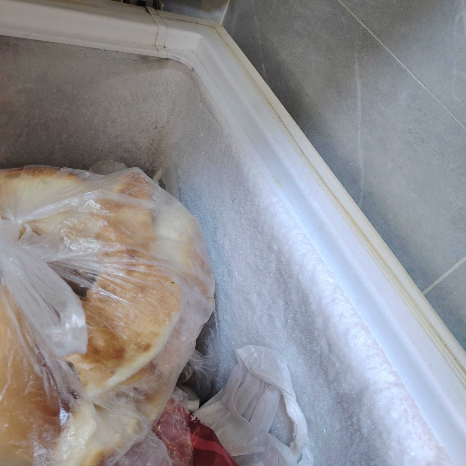 مجمدة للبيع حجم ٢٩٠ لتر يعني ١٠ قدم 
مجمدة نضيفة جداً وبحالة جديدة وتجميدها بصور كدامكم 
مداخلة تصليح ابد ولا بيها خلل نهائياً 
سبب البيع المكان صغير اريد اخذ اصغر منها 
المكان بغداد كريعات


**إذا كنت صاحب هذا الإعلان وتريد حذفه لأي سبب، رجاءا أرسل رسالة إلى الدعم الفني**