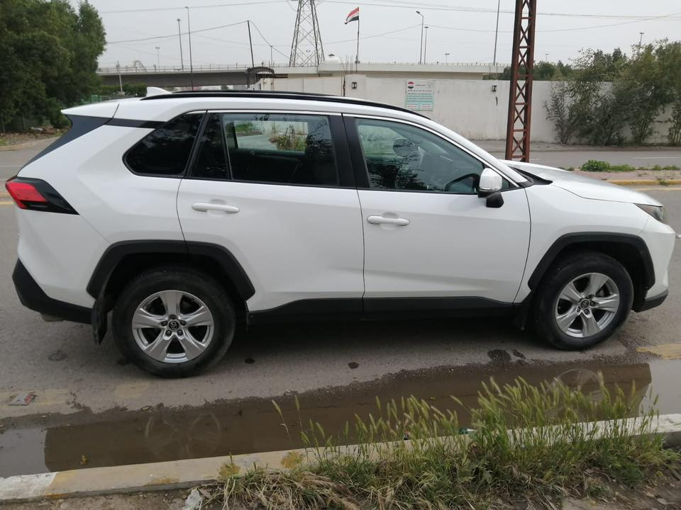 راڤ فور ٢٠١٩ le رقم بغداد
وارد كندي 
عداد ٨٧ الف ميل 
داخله للعراق كلين تايتل 
وبالعراق بيها حادث بسيط امامي بدون ايرباك
مواصفات السيارة 
فور ويل
تحديد مسار 
مانع تصادم
نقطة عمياء
تدفئه كشنات
هاند بريك كهربائي اوتو هولد
٦ وضعيات قيادة
محرك بانزين ٢٥٠٠
كير atm (٨) سرع
تحكمات ستيرن جهتين
شاشه اصلية بلادية 
شاشه قرائه اعطال
تخم تاير محرك وكير مكفولات 
سونر معروض ويا المنشور
سياره بلادية خير من الله بأسمي 
السعر ١٩٥ و بي مجال
***********
