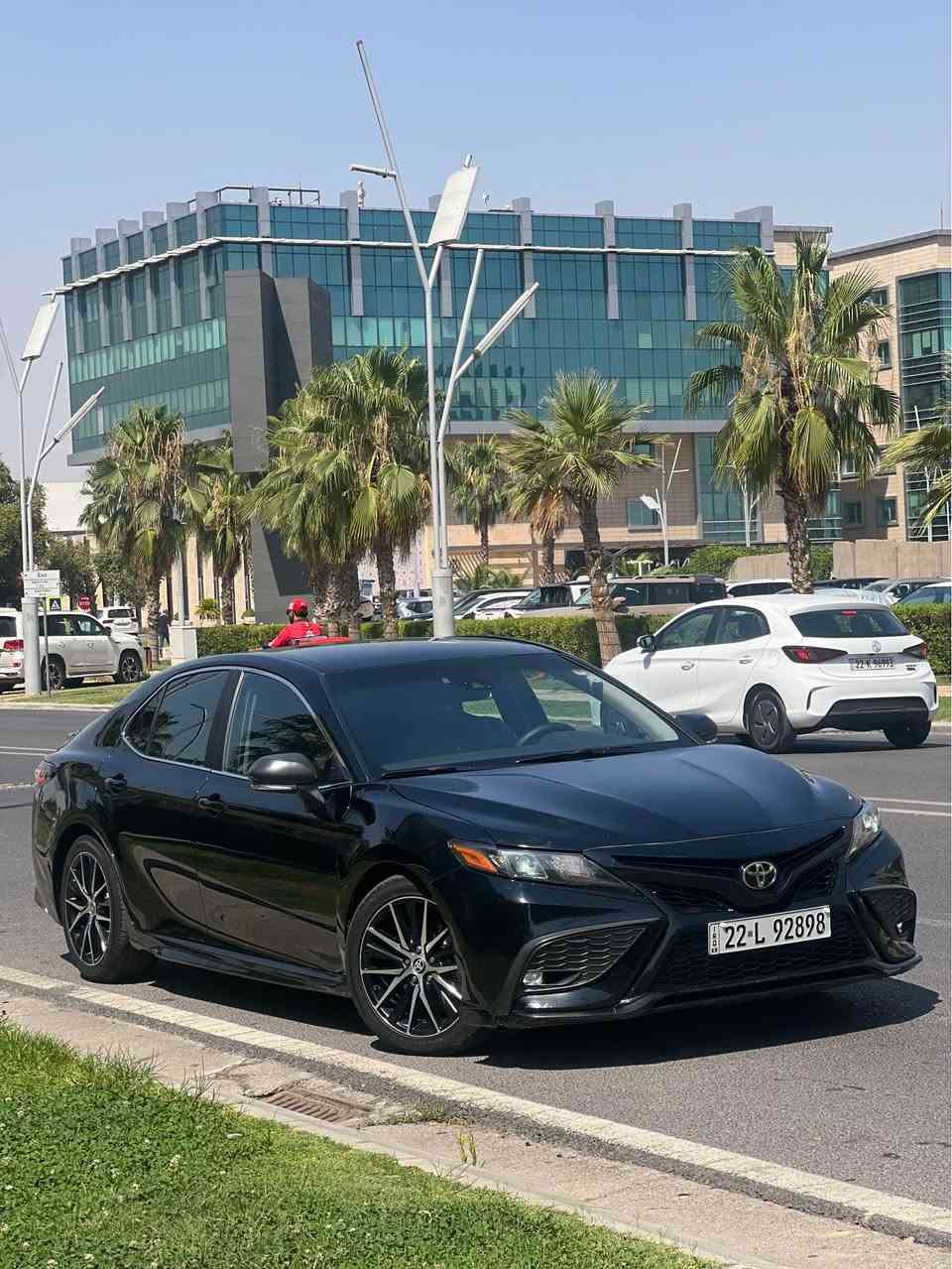 كاميري مؤديل 2023 مواسفات se black top  به سمه و ئاوينه رادار 
ته نها بونيت و چاملغ لاي سايه ق سبوغه 
په ره شوت ته نها سوكان ته قيه و سيسته م كرايته وه 
ته نها ٢٣ مايل رؤشتوه 
تاخم تايه و فه خس و هه زه ي نوئ يه 

***********

كامري موديل ٢٠٢٣ فول مواسفات بلاك توب به سمه رادار بس بي بونت چاملغ سبغ ماشي ٢٣ ميل ارباگ بس ستيرن تاك رجع سستم فحص هزه جديد طايات جديد سياره مابي نقص هسه سويت سيرفس
كامل 
*********** أربيل, العراق
