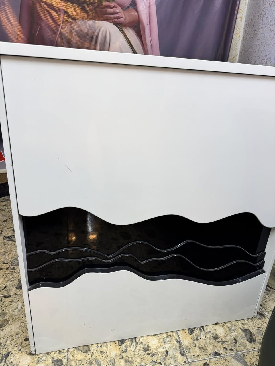 سلام عليكم  
رفوف عدد 3 سعر 125الف
ميز كاشر 115 الف
لوكر سعر 75 الف
بغداد بلديات 
***********
