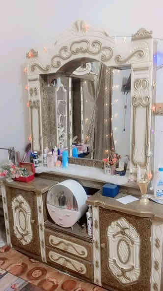 سلام عليكم غرفه للبيع نضيفه سعر 500المكان ناصريه مركز رقم ***********
