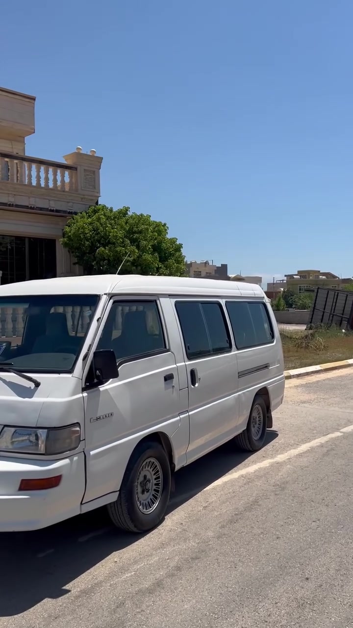 مستەر بۆشی
مۆدێل ۲٠٠٥ ڕەقەم سلێمانی سەنەوی تا ۲٠۲۹ نویە
دەرگا کارەبای سیستەمی غازی پێوەیە پێشو پشتی کەپسە 
لە لای دەرگا سکەی لە بەشی خواری بۆیاغی هەیە نرخی ۷٥گەڵاو مەجال


**إذا كنت صاحب هذا الإعلان وتريد حذفه لأي سبب، رجاءا أرسل رسالة إلى الدعم الفني**