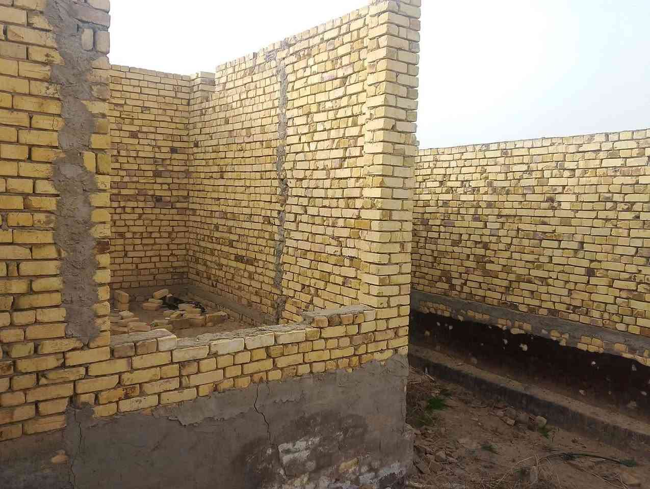 هيكل للبيع مساحة ٢٠٠م طابو زراعي 
واجهة ١٠م شارع ٨م 
غرفتين نوم /صالة /استقبال / مطبخ /صحيات /مناور 
الموقع حي بابل الزراعي 
***********
للأستفسار اكثر مراجعة مكتب الورد للعقار قرب فلكة الساعة مجاور مكتب الجزيرة مقابيل مركز الشباب
