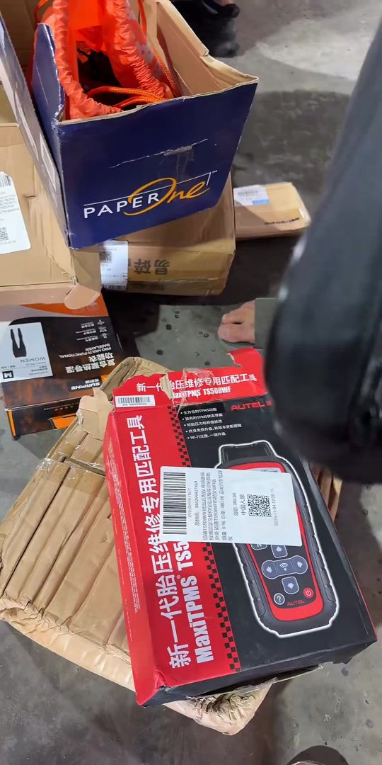 نماذج من بضاعه باليتات  رواجع اس اف s.f  بضاعه متنوعة كلشي يطلع بيها  نظام البيع بالباليته  العنوان :بغداد التاجيات قبل جسر المثنى  للاستفسار واتساب: *********** #livehighlights #tiktoklive  #مخازن_الغيث #دي_اتش_ال #الكترونيات 
