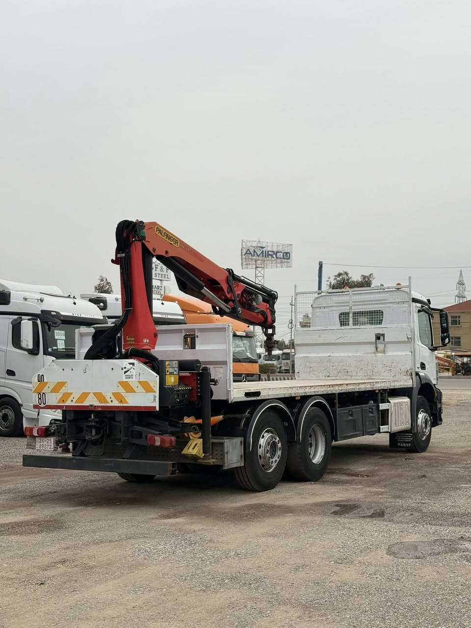 معرض مهدي اربيل
نوع : مارسيدس اروكس كرين
موديل : 2017 كاتي دهوك
حجم :2540 6V
ألون : ابيض 
مواصفات: اروكس كرين بلوك بيلادي كامير حساس تبريد كرين بالفينكر 17001 ريموت  استيرن دوار السيار ماشيا 430الف كيلومتر جديد
گير : توماتيك
 العنوان : اربيل  قوشتب تريق كركوك  معرض مهدي اربيل 
***********
***********
