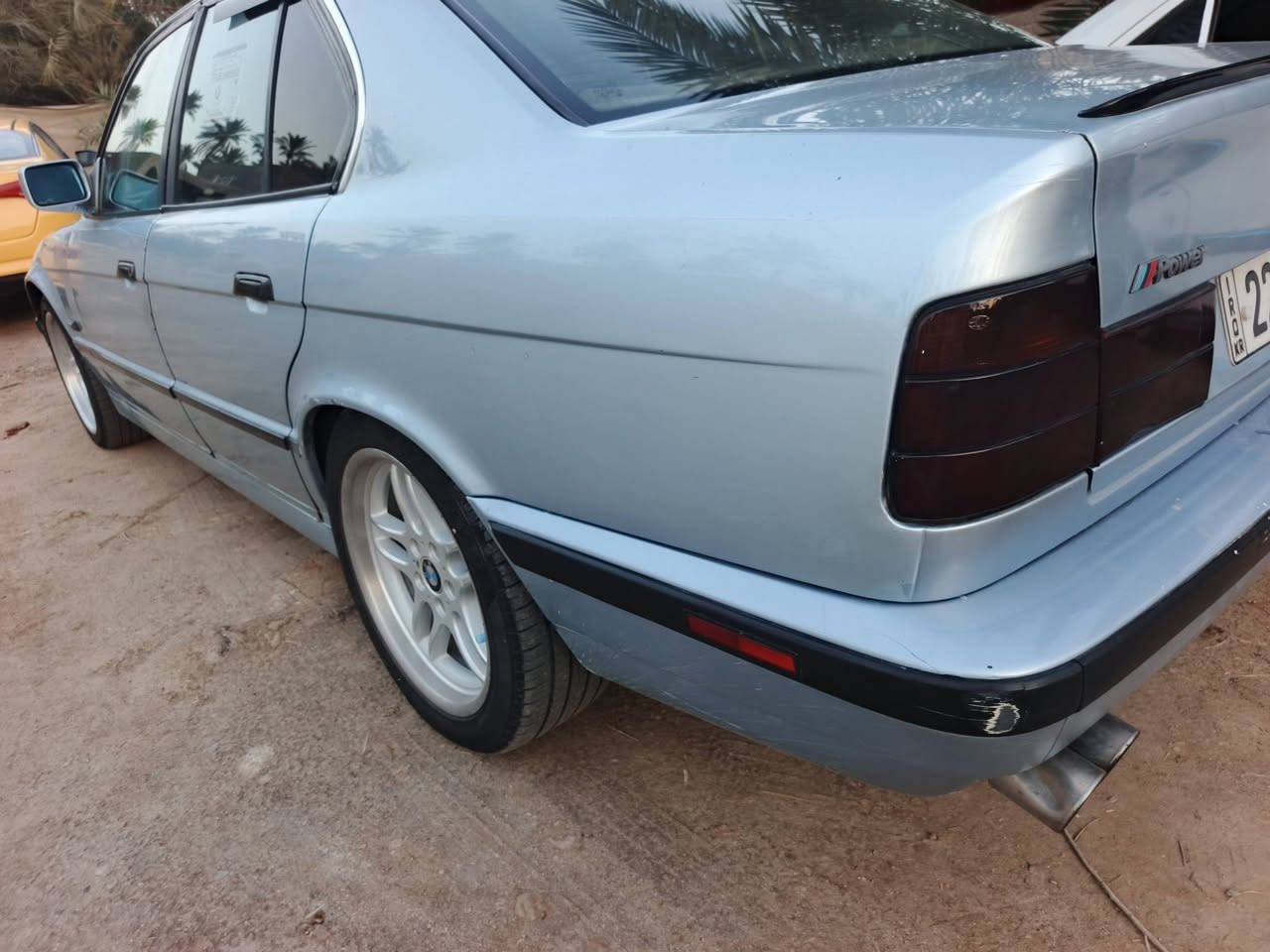للبيع BMW
السياره حلوه تحتاج حداديه وتبريد 
تعال وشوفها و الك اليرضيك اريد ابيع
***********
