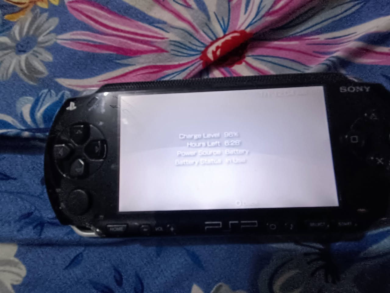 سلام عليكم اخون عندي هاذ الpsp الجهاز حلو بي العاب وتكدر تضيف العاب لان الشريحه مالته تكدر تخليه بالامبايل وتضيف العاب موجود بي شاحنه وبطاريته جديدة سعره 100 مكاني بابل الاكرمين رقمي *********** الشراي بي خير ويدلل
