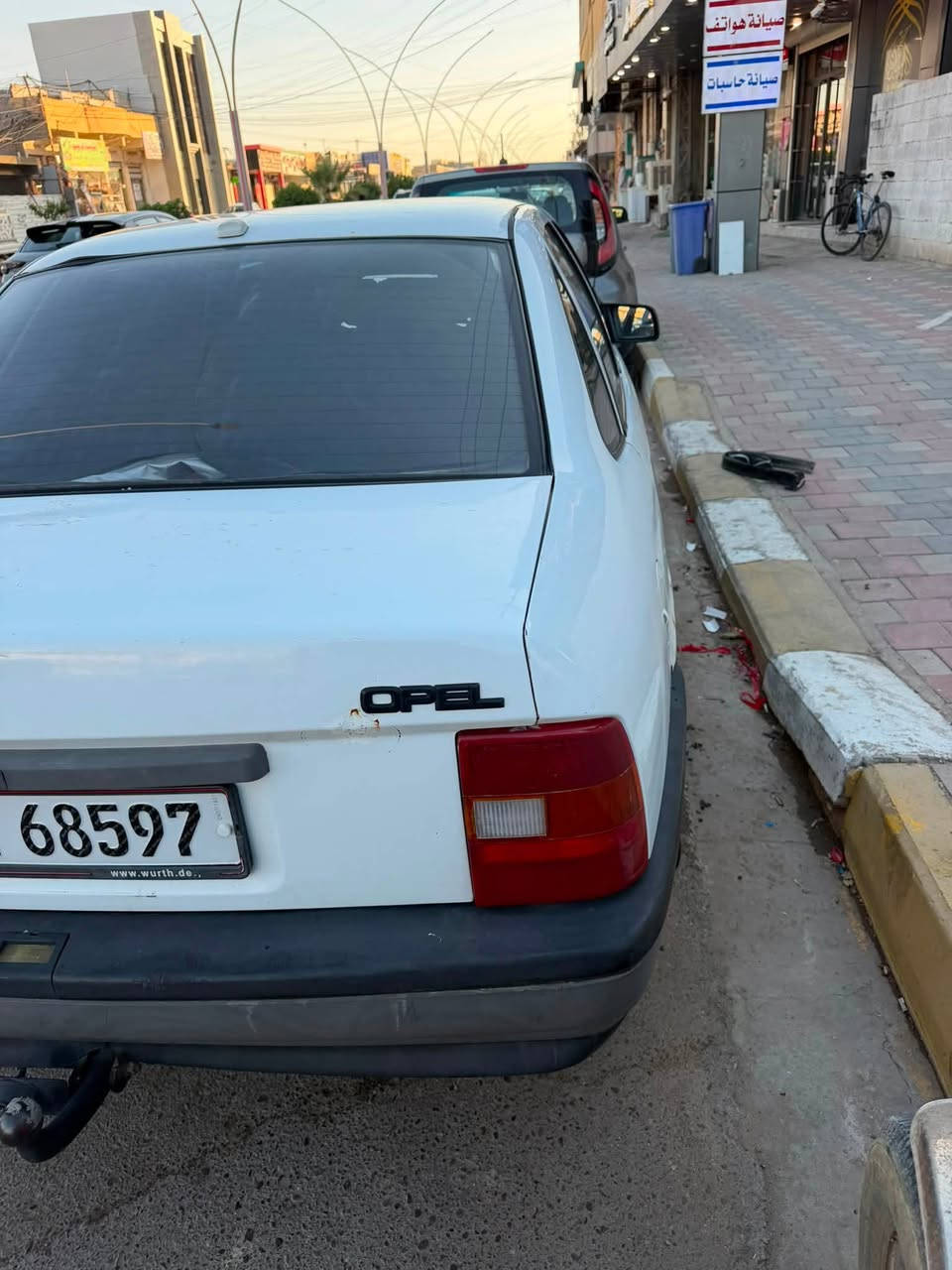 السلام عليكم اوبل فكترا محرك 2000 موديل 1991 سياره بلاديه بدون خياس بدون قطره صبغ مال جناي صارلها 20 سنه عل إيد وحده السعر (38) بي مجال الشراي يتصل ***********
