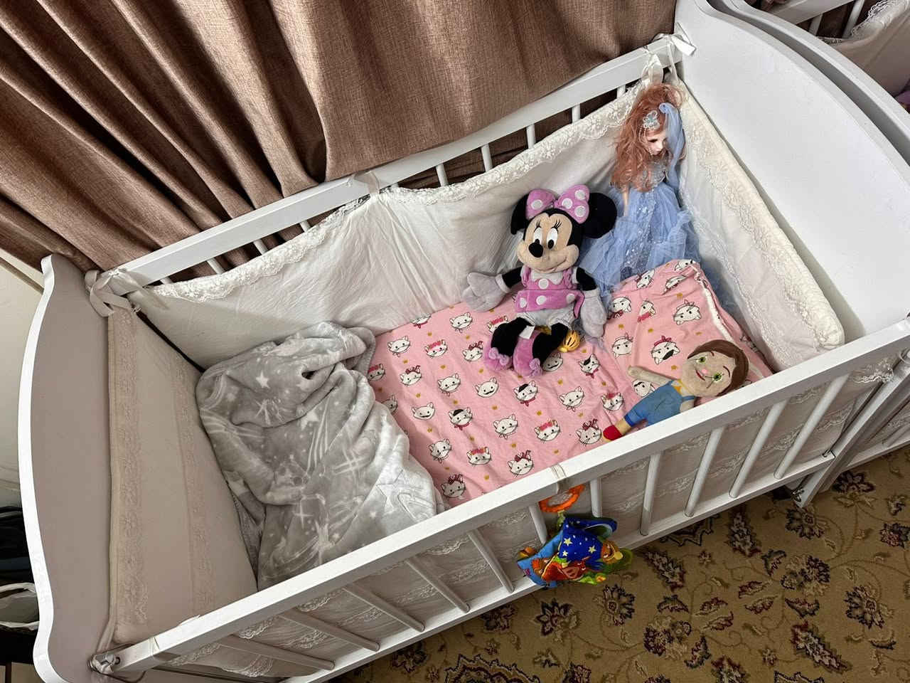 السلام عليكم 
عندي سرير للبيع تركي خشب ابيض اخو الجديد يكفي لحد 5 سنوات وياه الدوشك والمصدات واللحاف ممستخدم ابد والسياج متحرك يصعد وينزل 
السعر ع الخاص والمكان المشتل المعلمين


**إذا كنت صاحب هذا الإعلان وتريد حذفه لأي سبب، رجاءا أرسل رسالة إلى الدعم الفني**