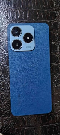 ريلمي c63ذاكرة 128رام6+12جهاز نضيف السعر 110للتواصل  07508512485