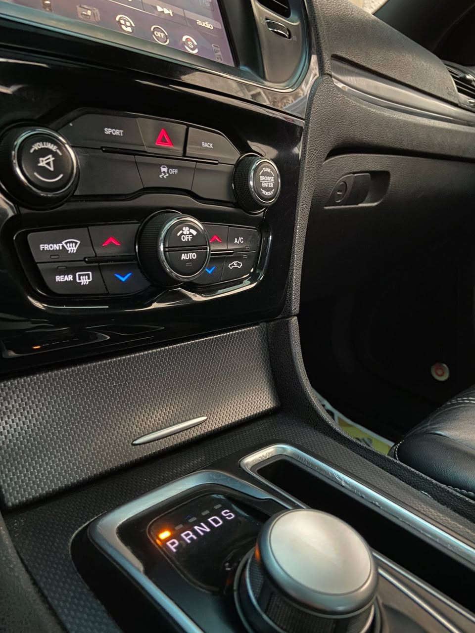 السلام عليكم للبيع اوباما 2016  S فول مواصفات وارد كندي كلين رقم أربيل سنويه لل٢٧ عداد 260 مكينه 6 سلندر تو ويل السياره مكفوله من الغرق والصبغ والتبديل والفتح بيها بارد بسيط مكينه كير حداديه تبريد طخم تاير كله بالظمان والشرط اي استفسار *********** سيد كرار مكاني البصره دور النفط 
السعر 238 البصرة, العراق
