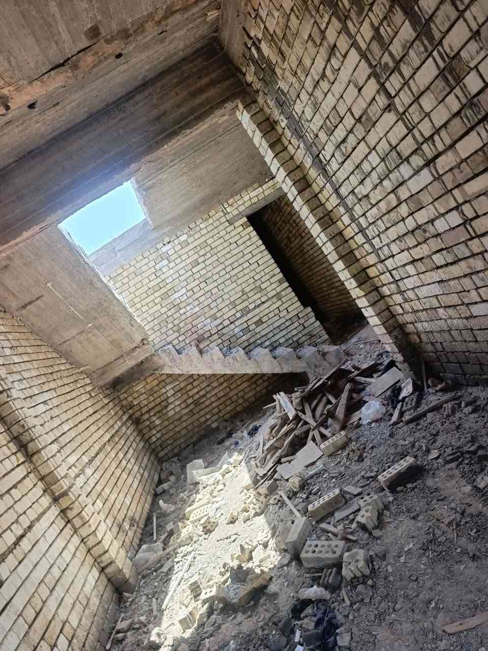 سلام عليكم بيت 110 متر واقع حال 100 ابيع مقابيل حي 17 تموز قريب ع سايدين ميثم التمار موقع كلش حلو واحسن شارع بلمنطقه بناء متعوب عليه كلش كله درجه اولئ باقي شي بسيط ويكمل ابيع هيج مشمول بلطابو ومرقم 
💸سعره 35 صارفين ع بنائه تقريب 28 والعرصات يمه ب15 تنباع سعره مناسب مقارنه بلبناء والعرصه
***********
